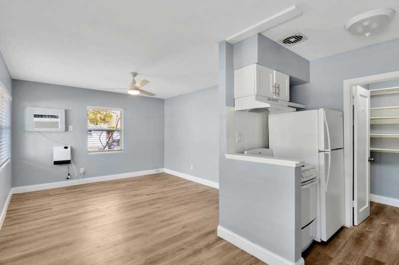 308 S Mars Ave - Photo 4 of 8