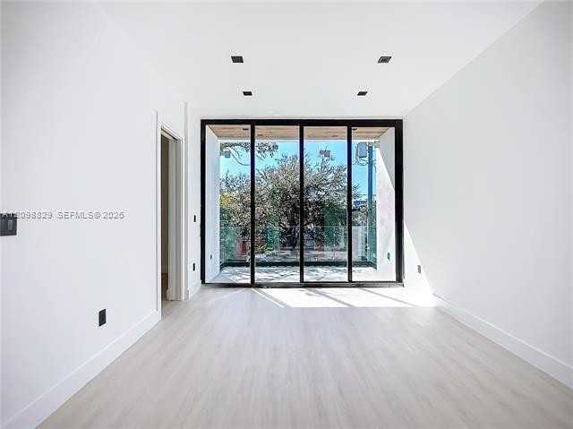 3069 Sw 27th Ave - Photo 3 of 30