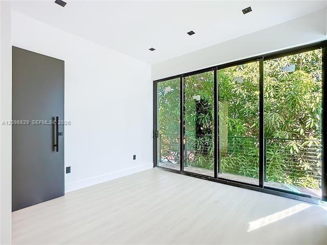 3069 Sw 27th Ave - Photo 4 of 30