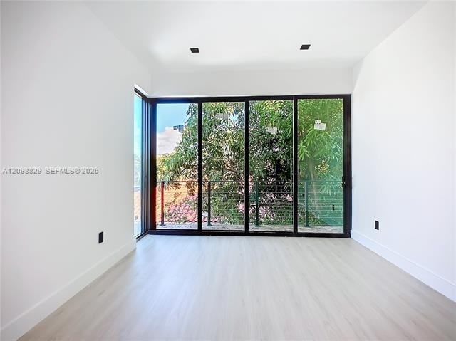 3069 Sw 27th Ave - Photo 5 of 30