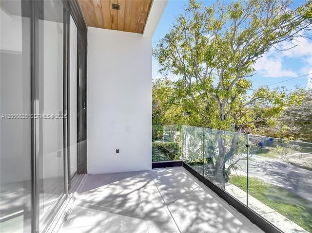 3069 Sw 27th Ave - Photo 7 of 30