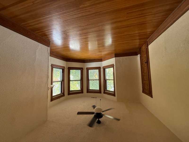 909 S Center St #2 - Photo 4 of 34