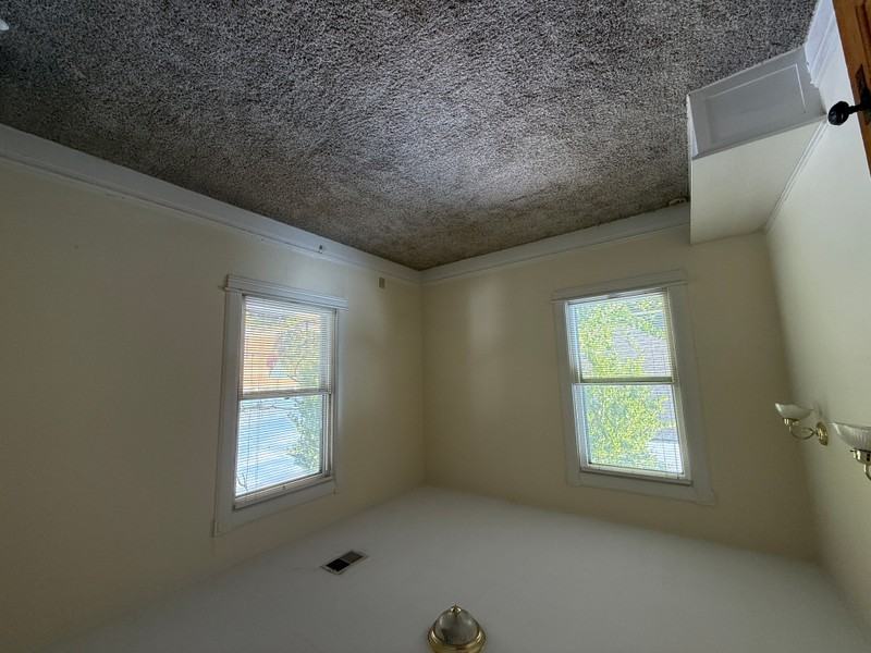 909 S Center St #2 - Photo 5 of 34