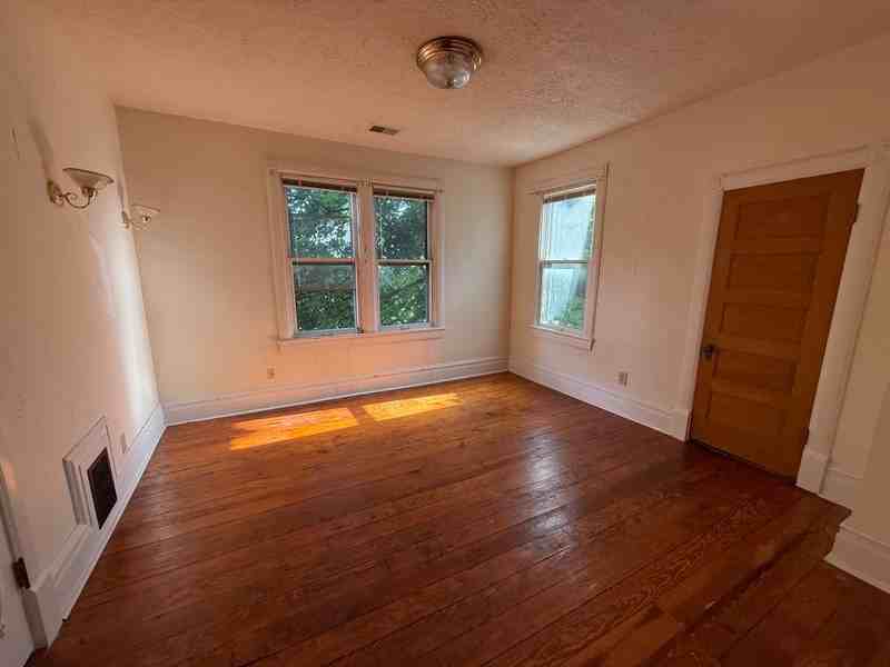 909 S Center St #2 - Photo 6 of 34