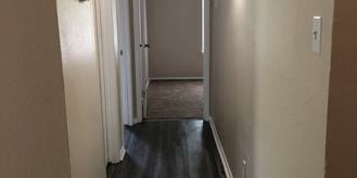 612 Londonderry Ln - Photo 1 of 1