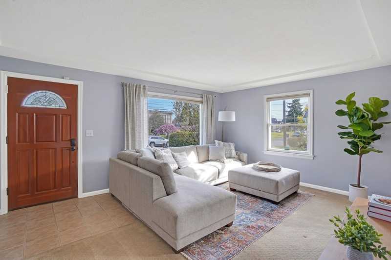 3806 N 18th St #3 - Photo 4 of 11