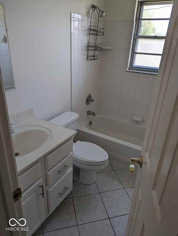 6104 Hillside Ave #2