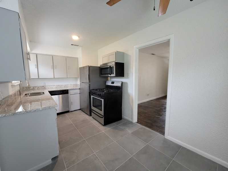 513 Mclemore Dr - Photo 6 of 10