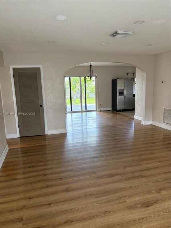 7731 Nw 32nd St - Photo 4 of 7