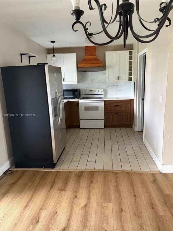 7731 Nw 32nd St - Photo 5 of 7