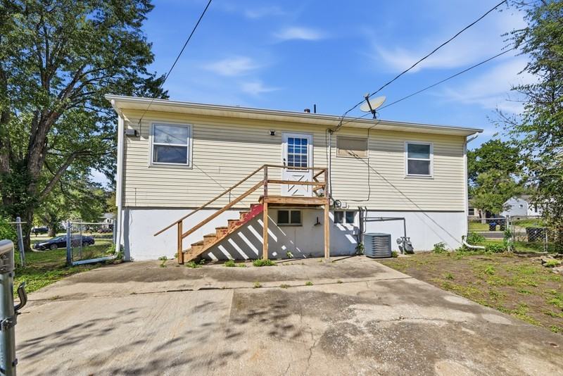 1001 Se 36th St - Photo 3 of 19