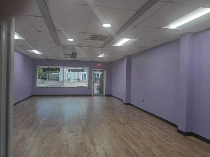 130 N Broadway St - Photo 2 of 8