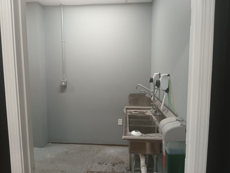 130 N Broadway St - Photo 4 of 8