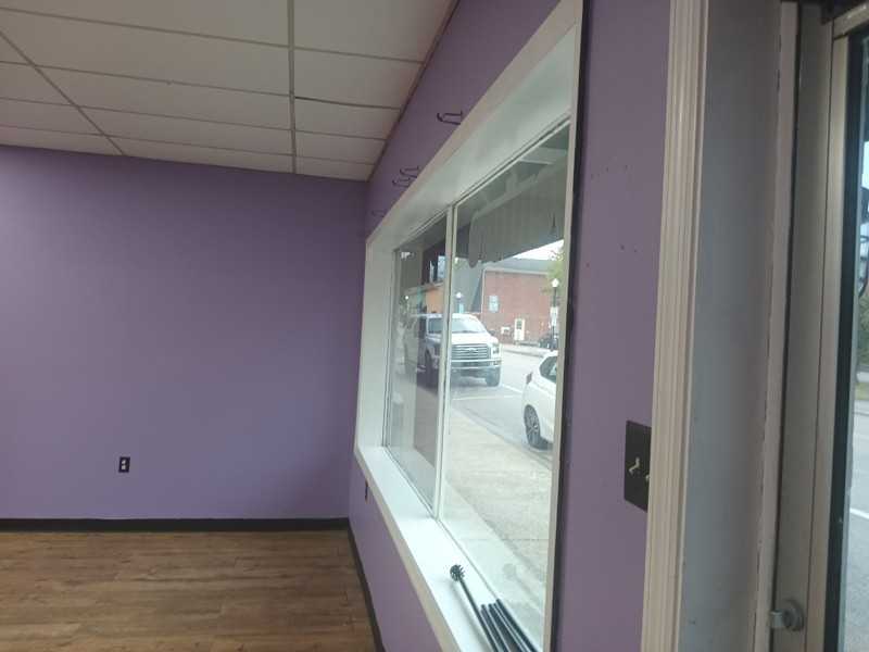 130 N Broadway St - Photo 6 of 8