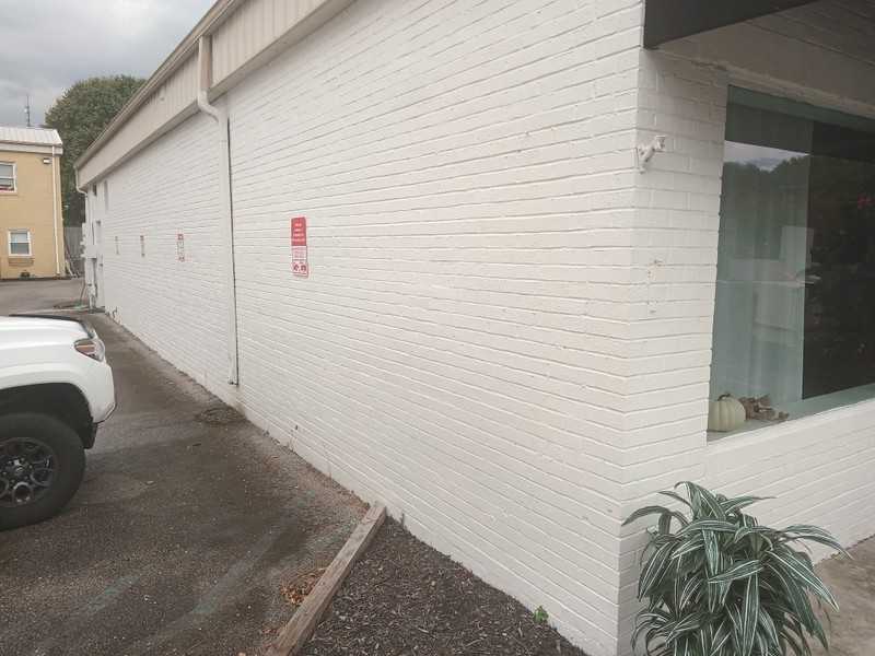130 N Broadway St - Photo 7 of 8