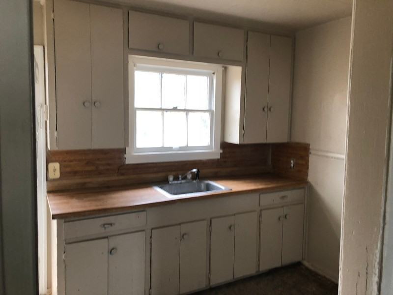 717 W 75th St - Photo 2 of 11
