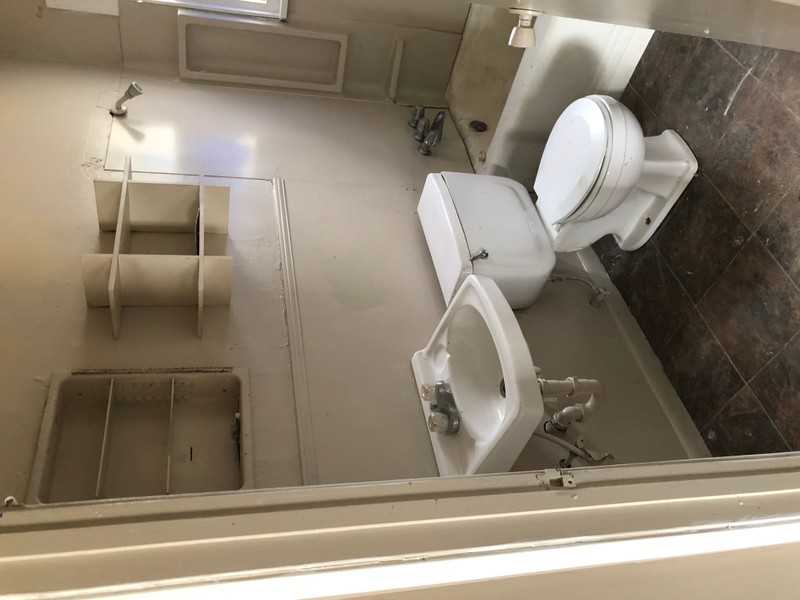 717 W 75th St - Photo 4 of 11
