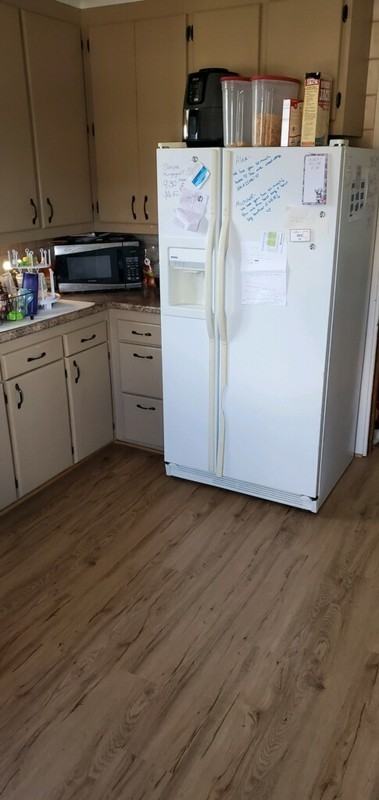 315 2nd St #B - Photo 2 of 17