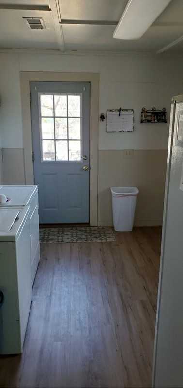 315 2nd St #B - Photo 3 of 17