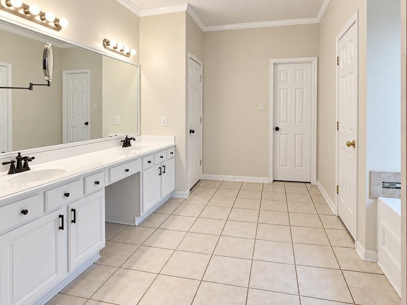 13807 Sutherland Spring Ln - Photo 2 of 4