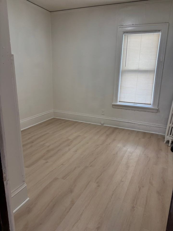 3204 Minnehaha Ave #1 - Photo 5 of 9