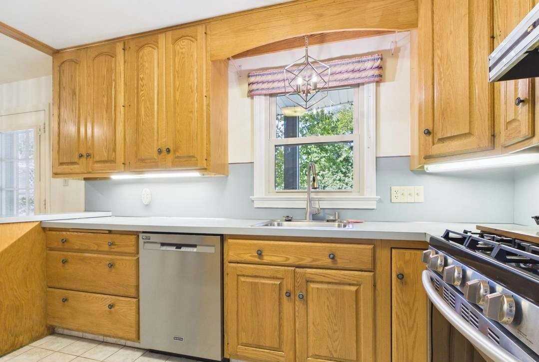 393 Waters Rd - Photo 3 of 20