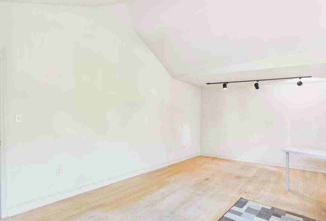 393 Waters Rd - Photo 6 of 20