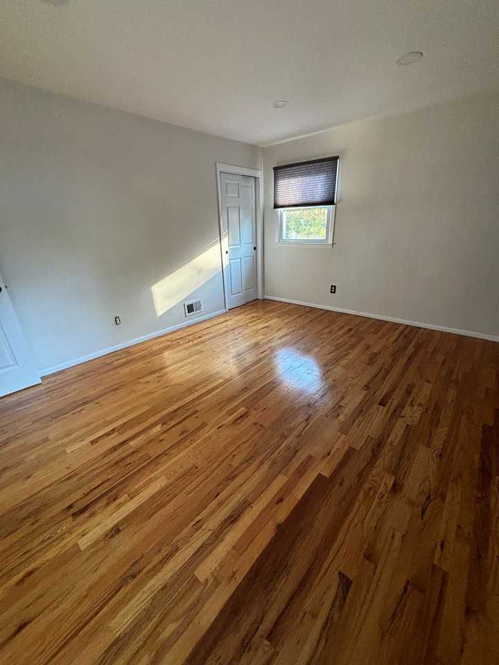 970 Carlton Blvd #2 - Photo 5 of 17