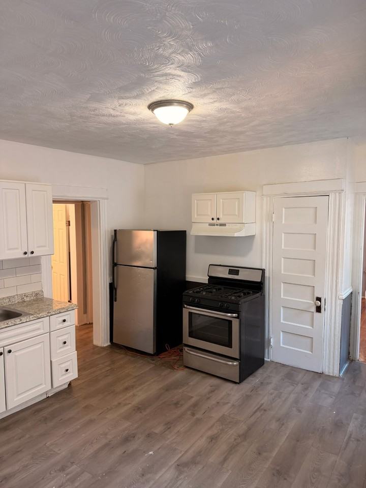 999 Howard Ave #2 - Photo 4 of 10