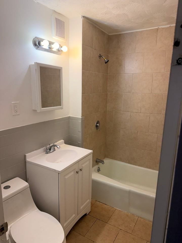 999 Howard Ave #2 - Photo 7 of 10