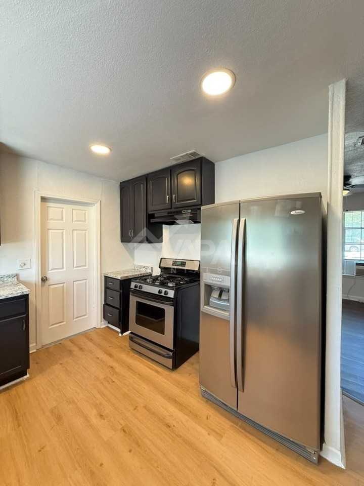 9418 Shields Dr - Photo 5 of 18
