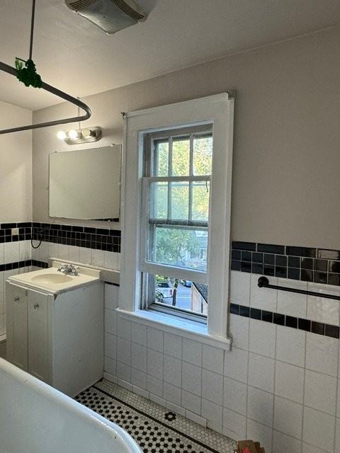 164 Grove St #A - Photo 4 of 10
