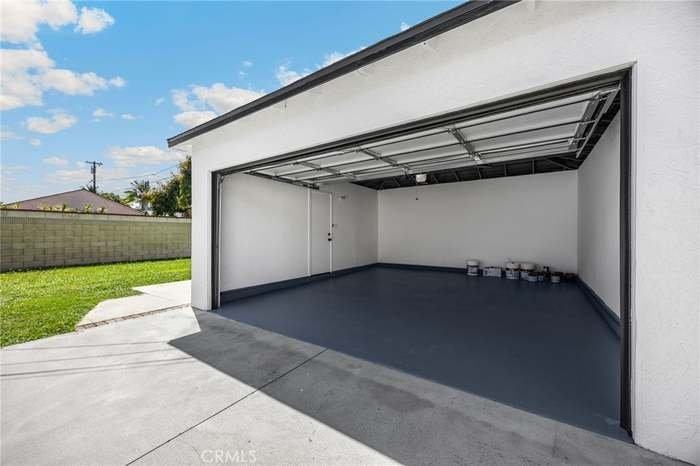 6112 Freckles Rd - Photo 6 of 20