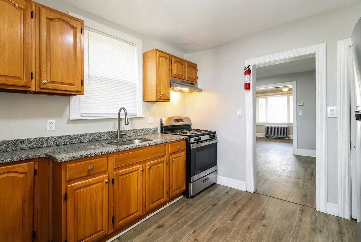1532 S Vogdes St - Photo 2 of 8