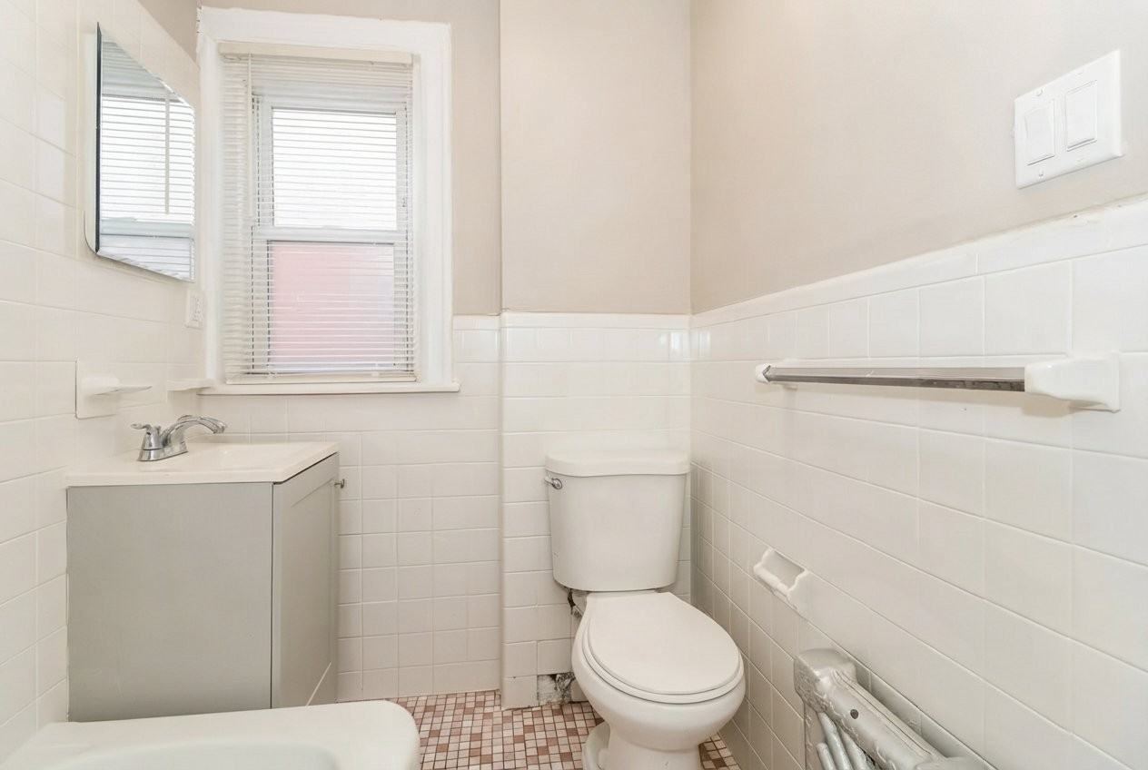 1532 S Vogdes St - Photo 7 of 8