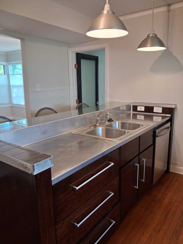3505 Avenue O #B - Photo 2 of 15