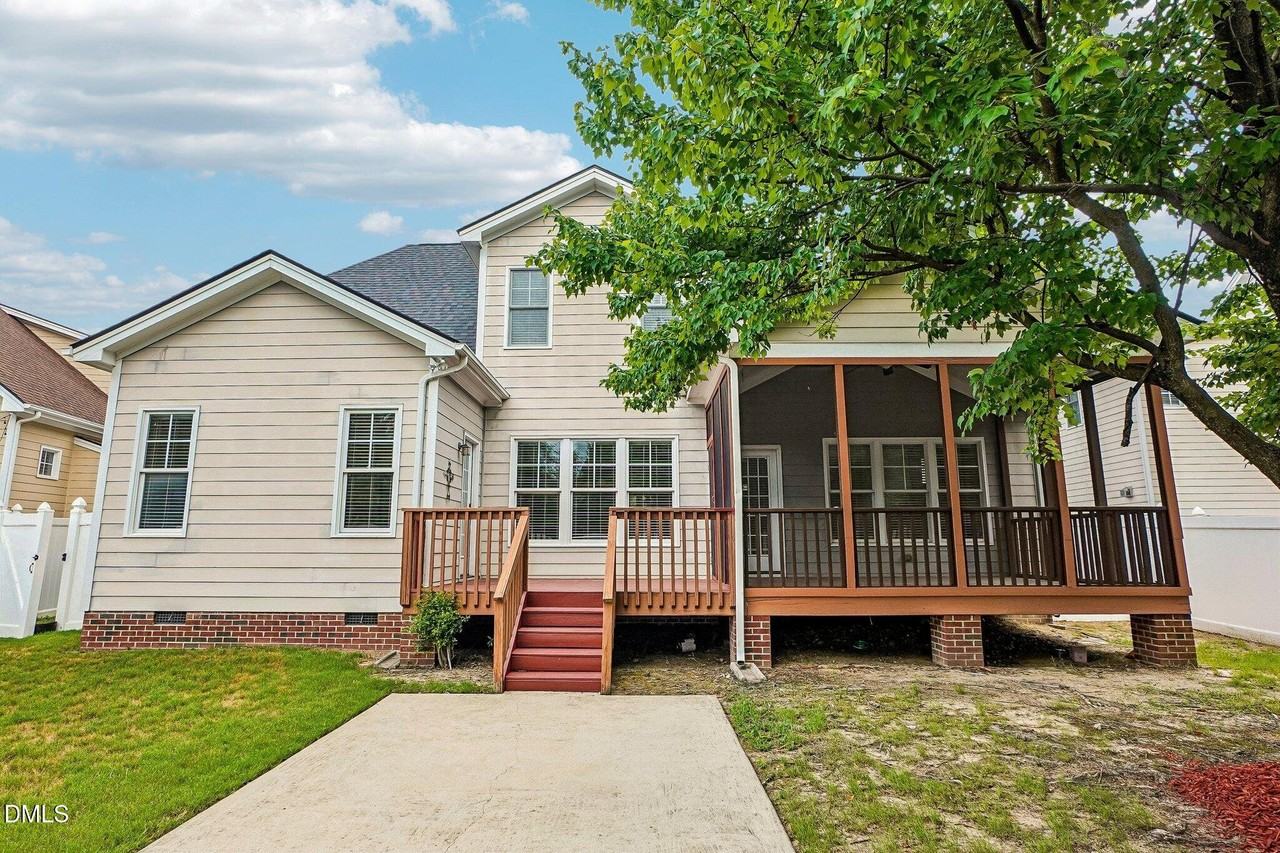 1025 Princeton View Ln - Photo 2 of 20