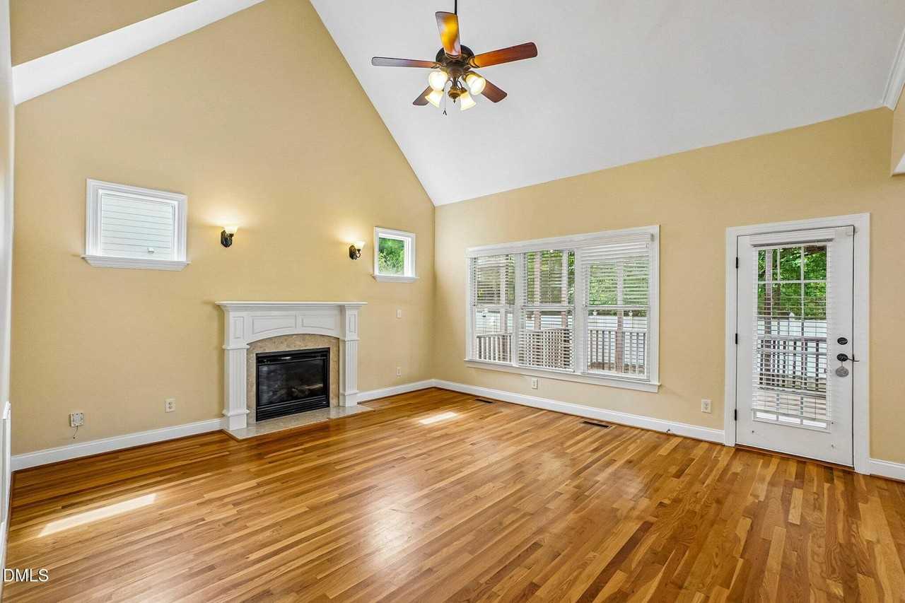 1025 Princeton View Ln - Photo 3 of 20