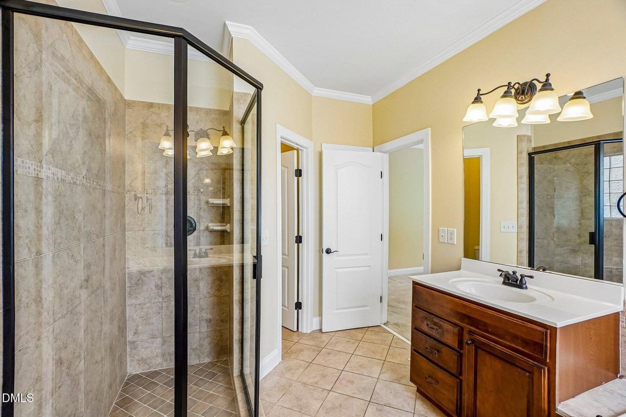 1025 Princeton View Ln - Photo 5 of 20