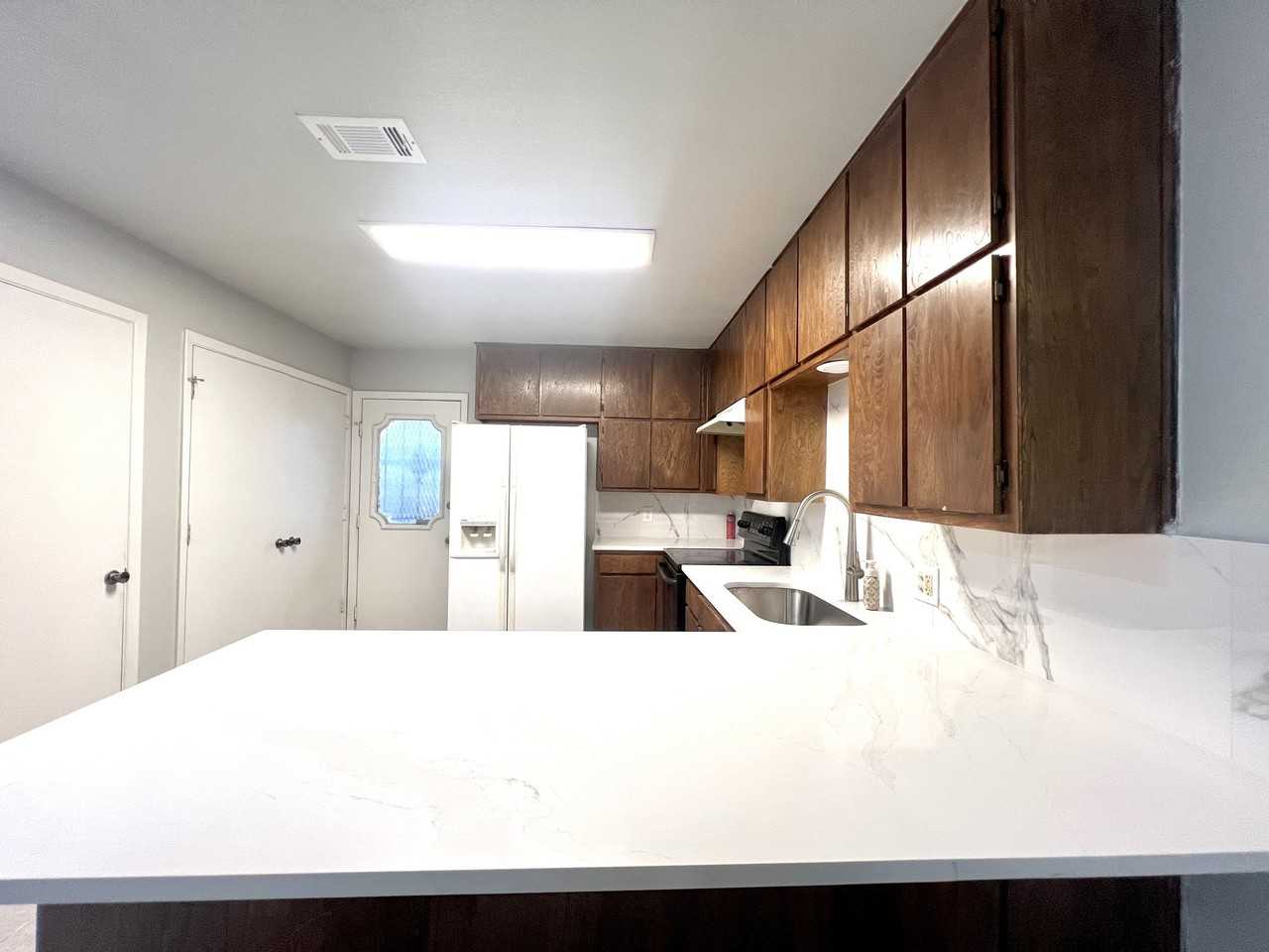 2407 Ventura Dr - Photo 4 of 7