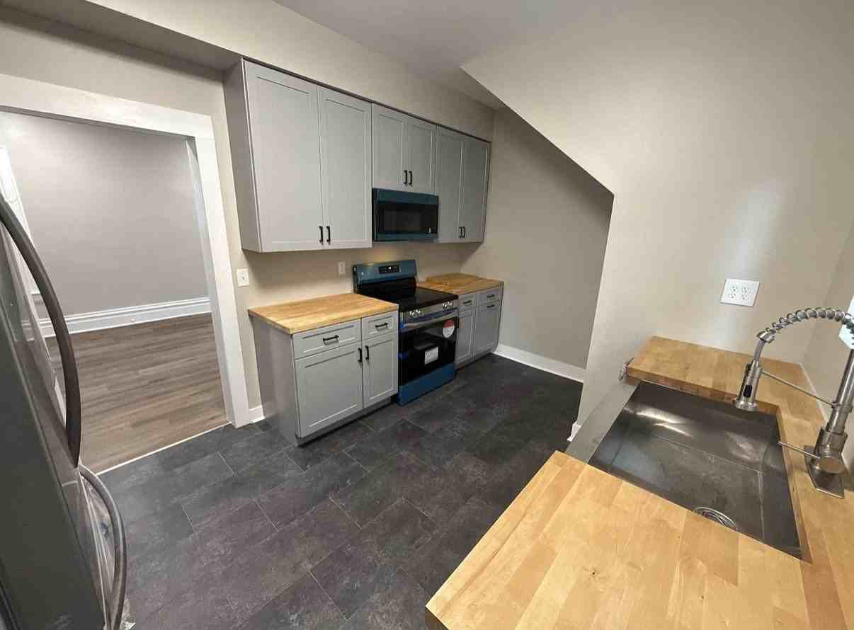 1012 11th Ave - Photo 6 of 12