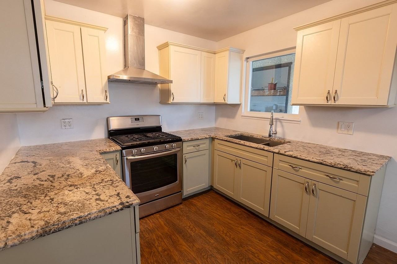 109 22nd Ave - Photo 2 of 6