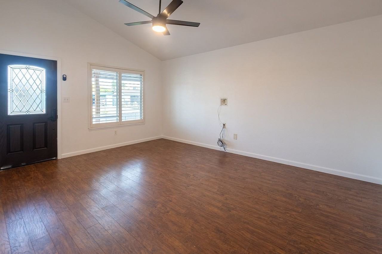 109 22nd Ave - Photo 3 of 6