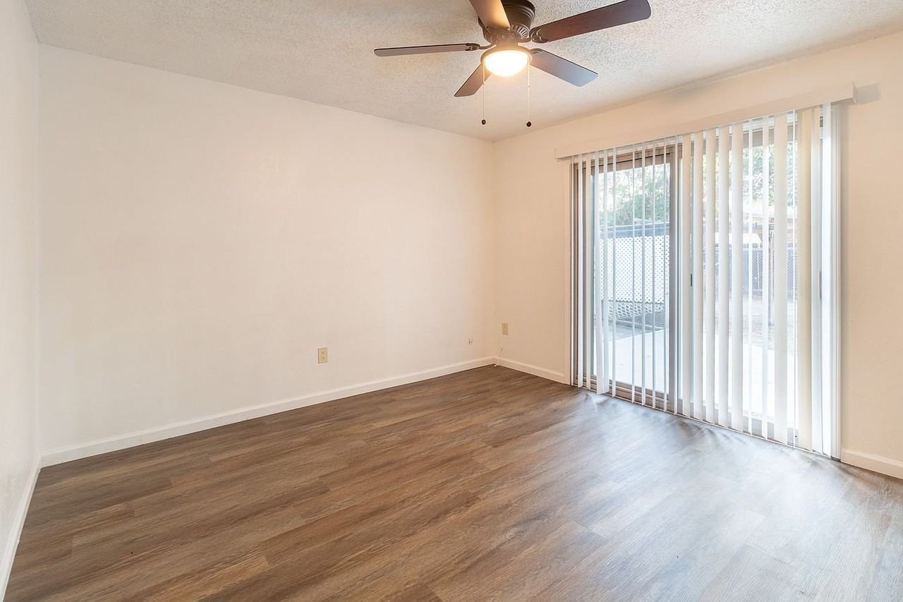 109 22nd Ave - Photo 4 of 6