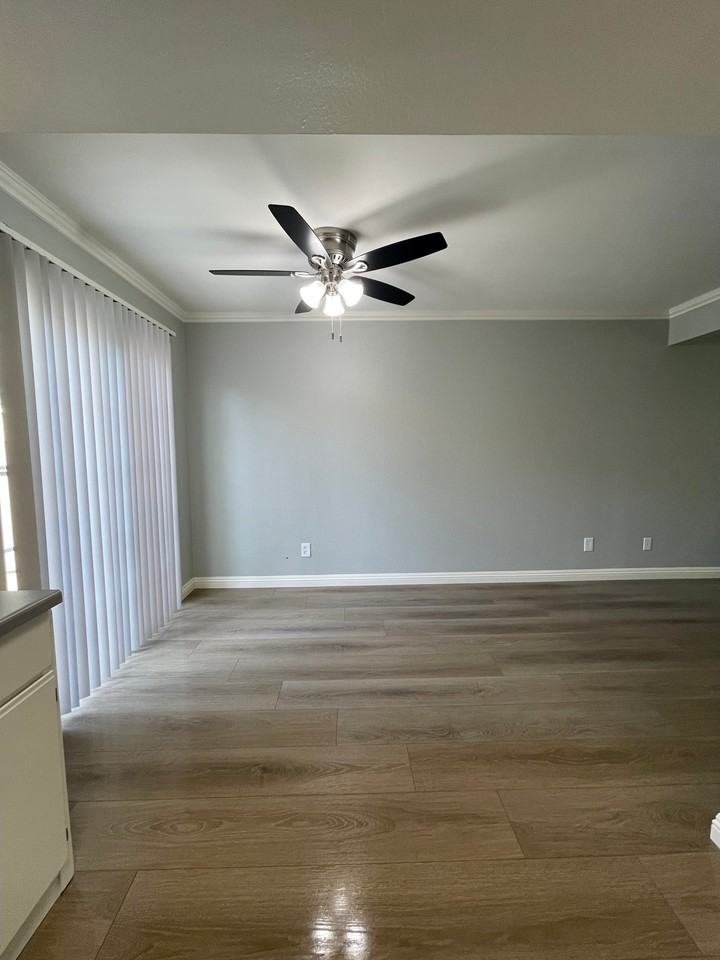 17706 Scherzinger Ln #10 - Photo 3 of 10