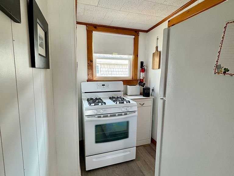 112 Atlantic Ave #2 - Photo 6 of 17