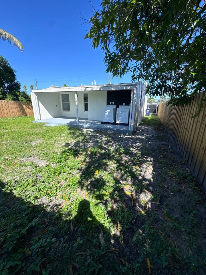 2910 Nw 32nd St - Photo 2 of 7