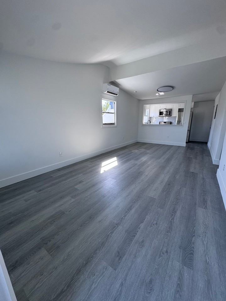 2910 Nw 32nd St - Photo 3 of 7