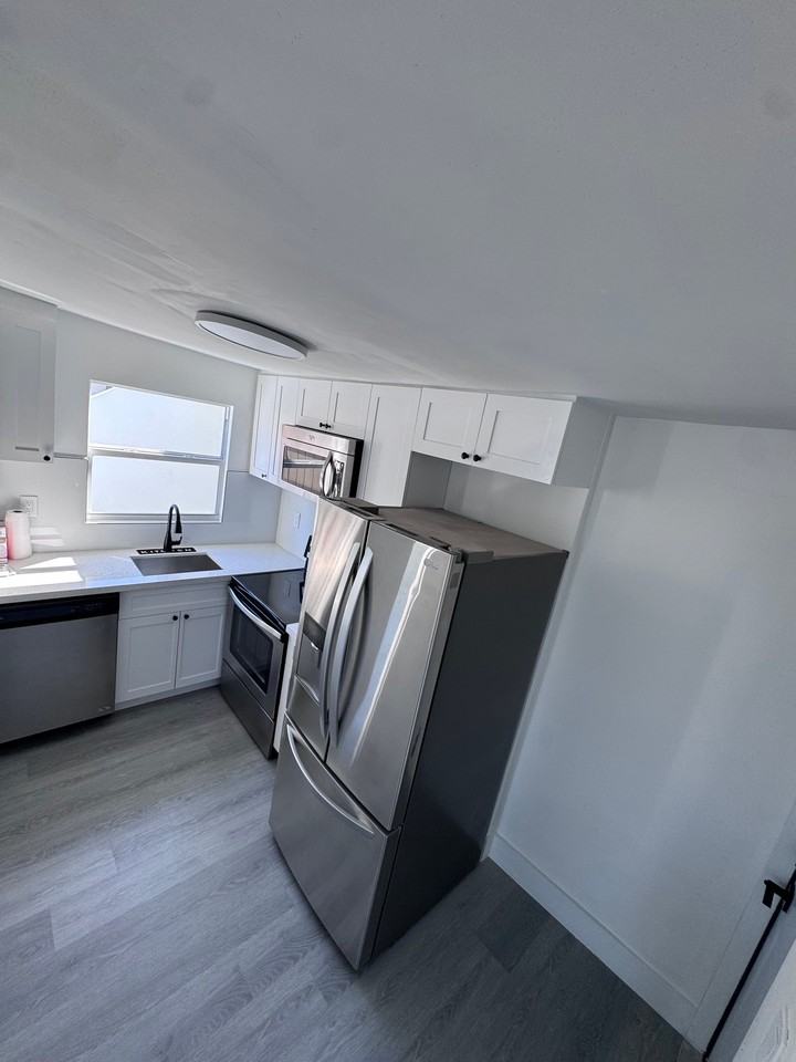 2910 Nw 32nd St - Photo 4 of 7