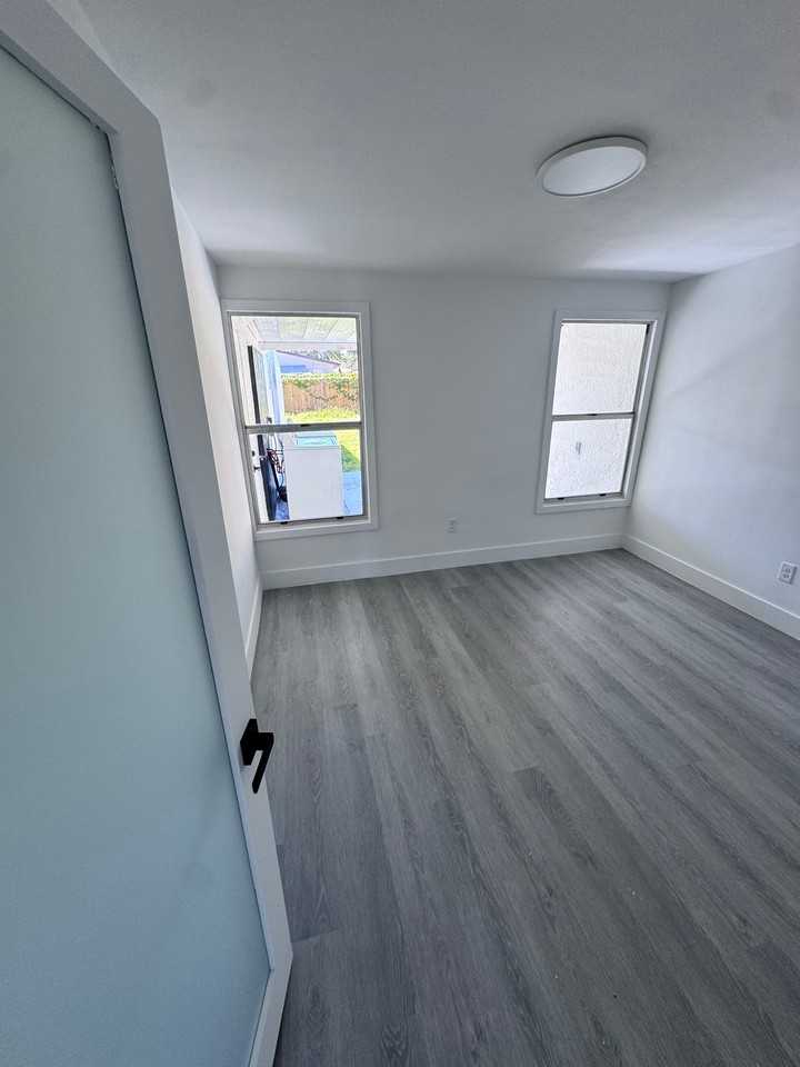 2910 Nw 32nd St - Photo 6 of 7